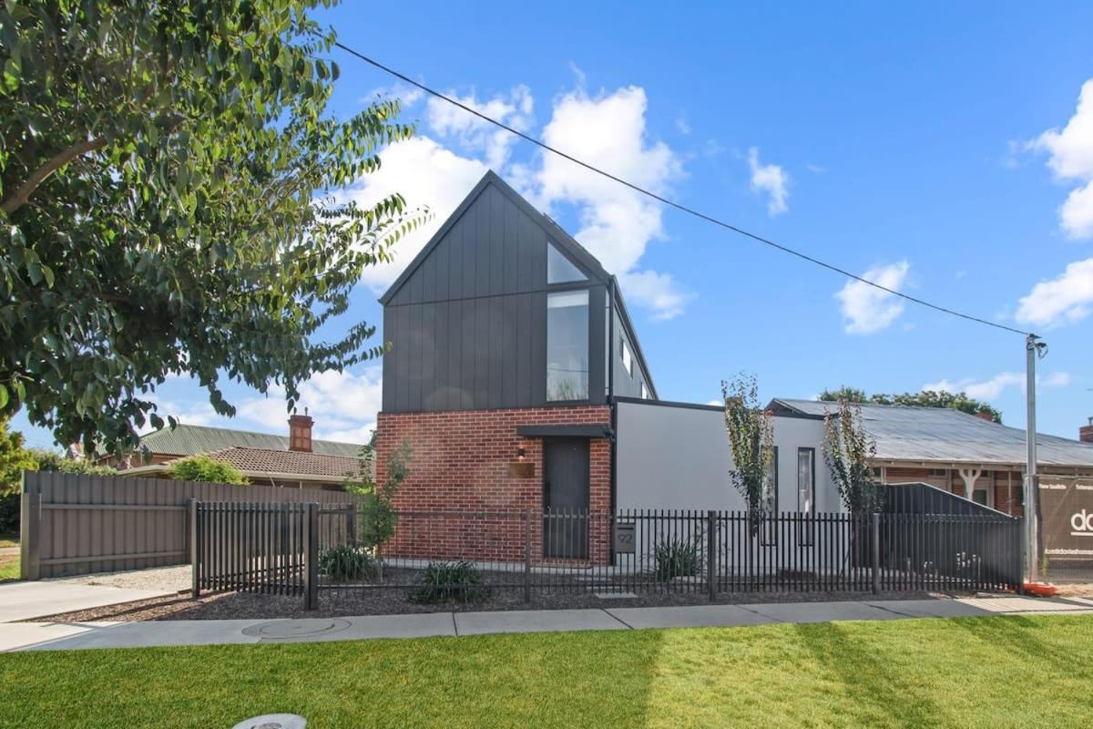 Urban Barn - Stylish, Family Friendly Villa Wagga Wagga Exterior photo